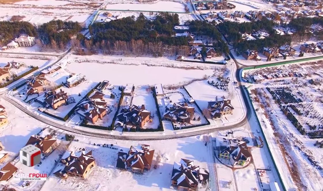 У топ-чиновника часів Януковича знайшли бізнес в центрі Києва і ціле містечко