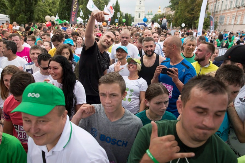 Пробіг під каштанами: Віталій Кличко відкрив 26-ту щорічну благодійну акцію