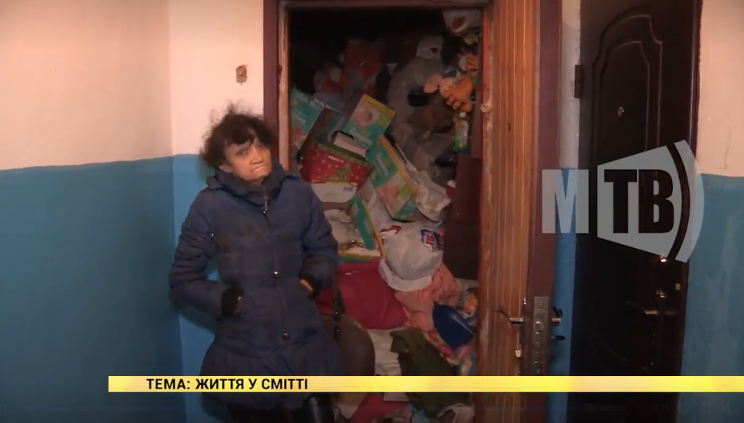 В Мариуполе жительница многоэтажки 10 лет травит соседей вонью