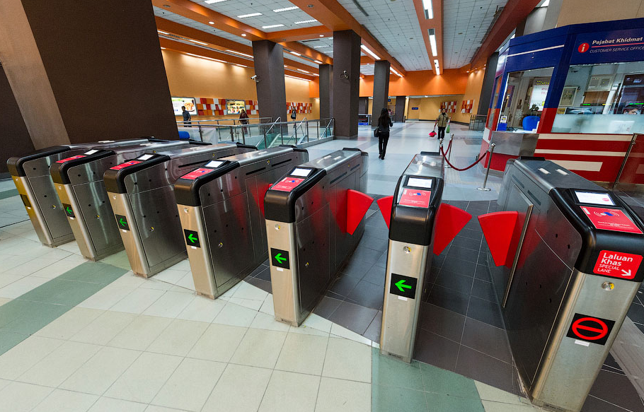 У метро Києва - нововведення: як це виглядає в інших містах