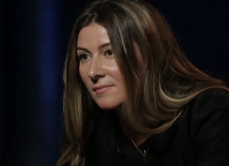 Зірка "Орла і Решки" відмовилася від українського паспорта