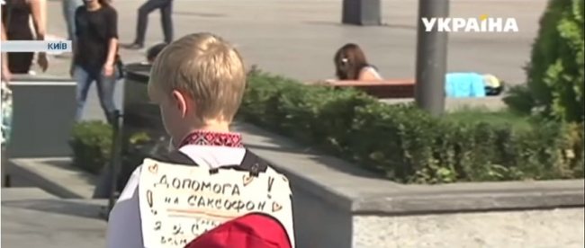 &quot;Не хватает десяти тысяч до мечты&quot;: журналист рассказал трогательную историю мальчика с флейтой, игравшего на улицах Киева