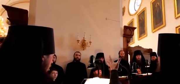 &quot;Як реп-батл&quot;: РПЦ підняли на сміх за спів анафеми Філарету (відео)