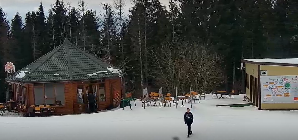 Що відбувається в закритому Буковелі: нові фото і відео спорожнілого курорту