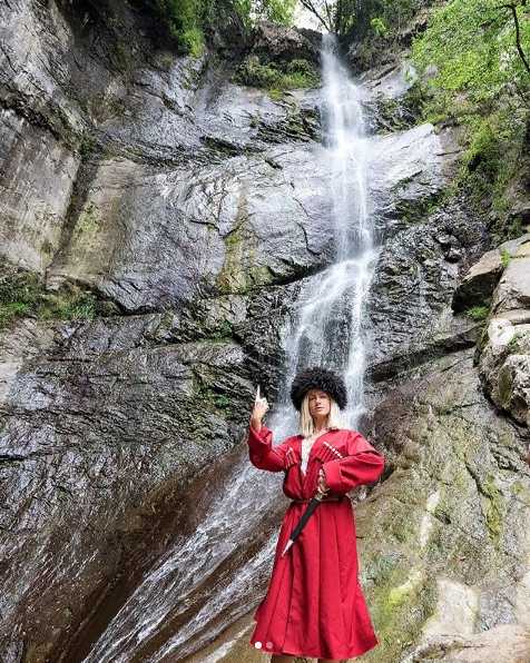 "Наша прекрасная Lady Le": Леся Никитюк поразила поклонников необычным нарядом