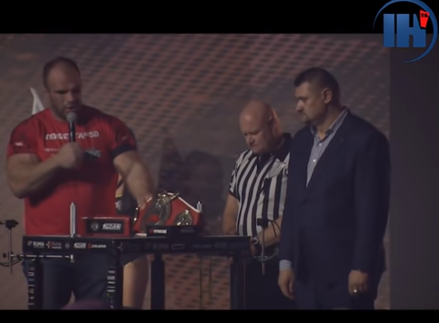 Суперник загиблого в жахливому ДТП Пушкаря відмовився від чемпіонського поясу