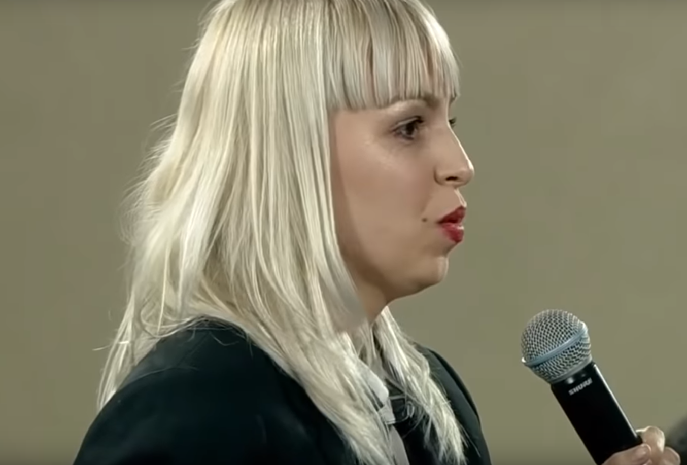 Больные люди: Путин довел до слез журналистку в Крыму