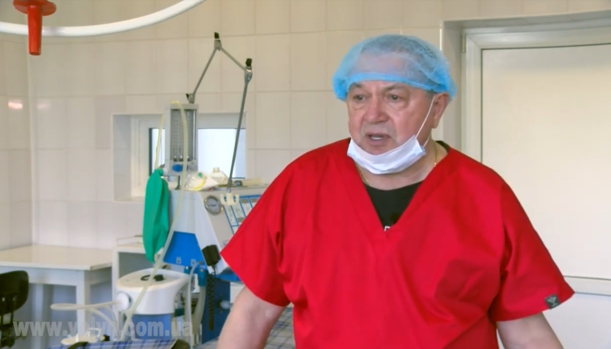 Ніби з'їла відро цементу: українка носила 10-кілограмову &quot;бомбу&quot; в животі (відео)