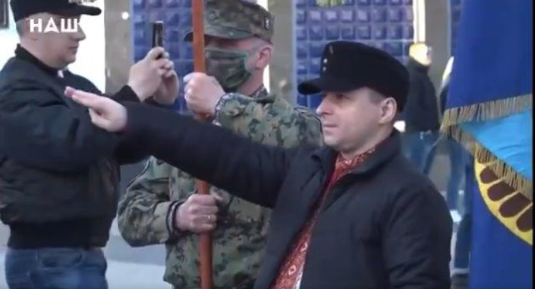 Участник марша в честь дивизии "Галичина" объяснил скандальный жест: что это было (фото, видео)