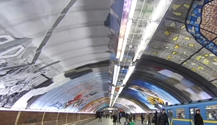 &quot;Намуралили&quot;: скандал с росписью киевского метро вспыхнул с новой силой (видео)