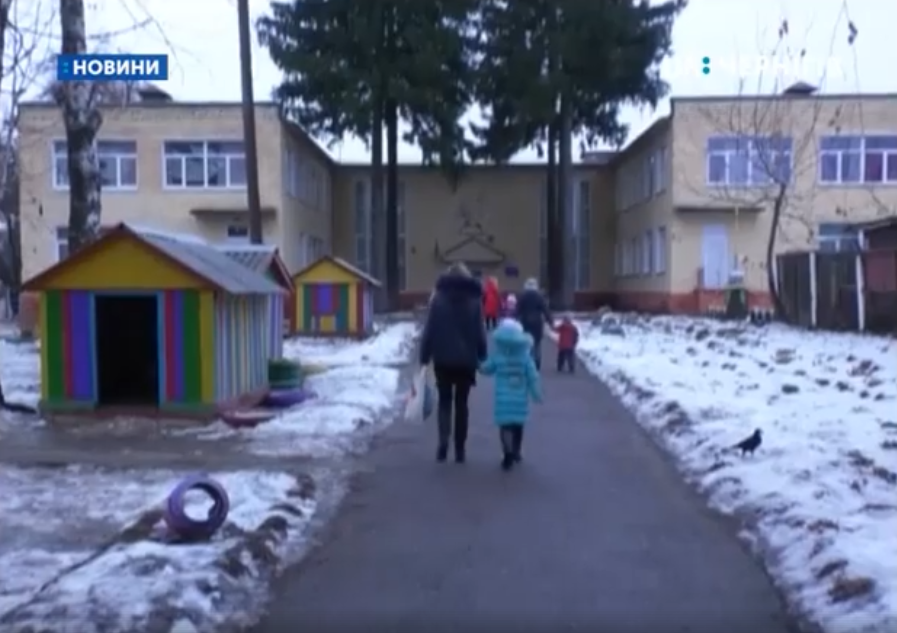 У Чернігові хочуть зробити безкоштовні тролейбуси батькам і платне харчування дітям (відео)