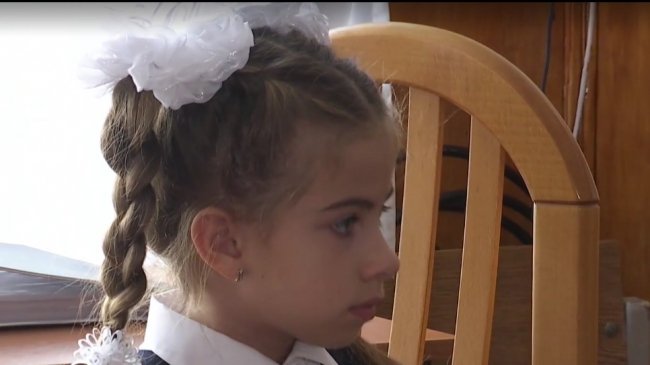 "Счастлива": известная на весь мир маленькая украинка пошла в школу (фото, видео)