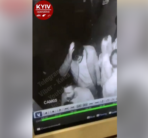"Работают" в барах: киевлян предупредили о банде воров (видео)