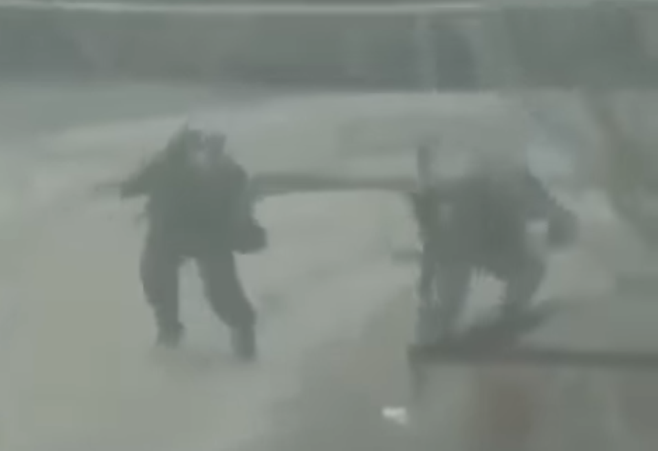 Снайпер - профи! Видео ликвидации российского оккупанта поразило сеть