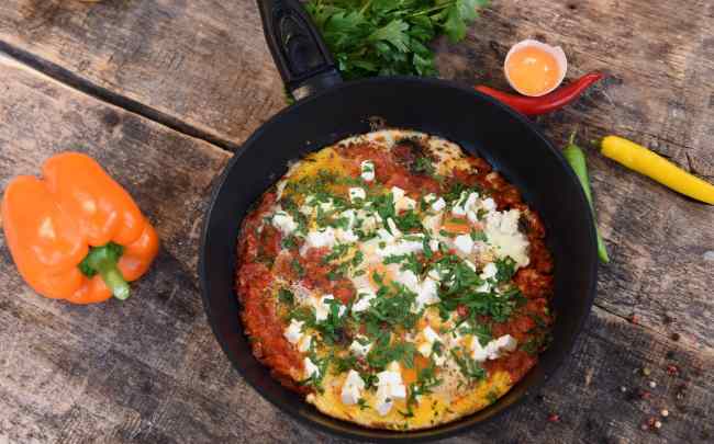 Известный шоумен Евгений Кошевой поделился авторским рецептом шакшуки