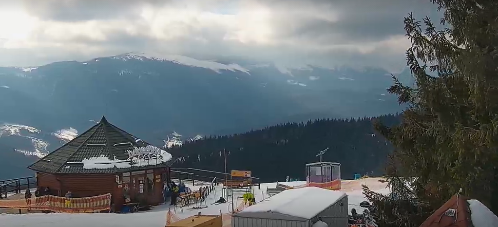 Що відбувається в закритому Буковелі: нові фото і відео спорожнілого курорту