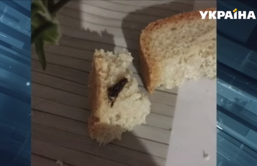 У Київській області продають хліб з мишачим послідом