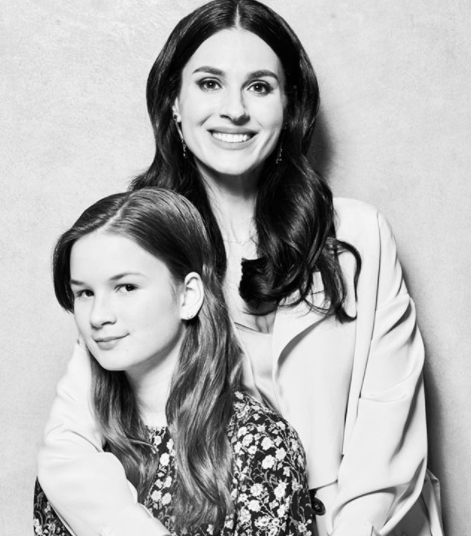 "Девочка с прической Алексея Глызина": Ефросинина показала свое детское фото