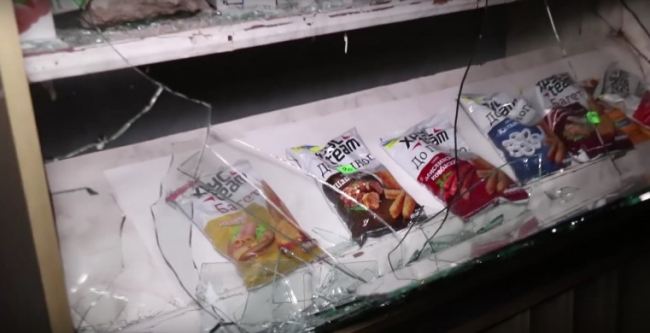 "Відмовили в спиртному": у Києві чоловік розпилив димову шашку в кафе (відео)