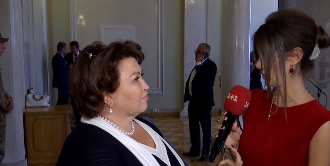 "Chanel, Versace, Dolce & Gabbana": українські депутати розповіли про любов до дорогих брендів (відео)