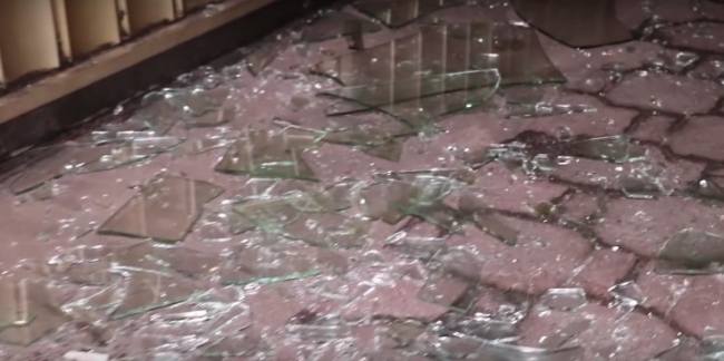 "Відмовили в спиртному": у Києві чоловік розпилив димову шашку в кафе (відео)