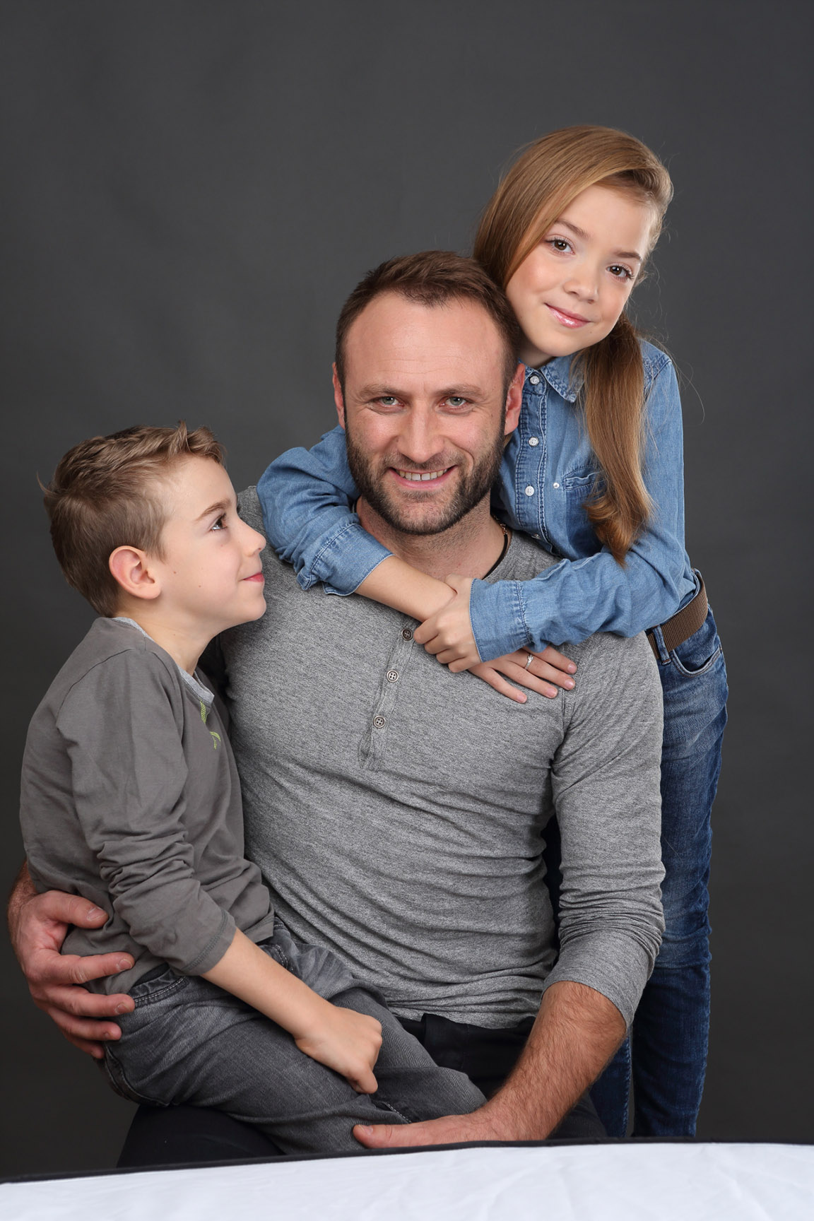 "И тогда "динамить" тебя не будут": поющий стоматолог Гладыр дал совет влюбленным украинцам