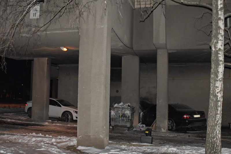 В центре Киева неизвестные сожгли автомобиль адвоката Кучмы и Насирова