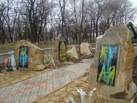 &quot;Правдивые надписи&quot;: в &quot;ЛНР&quot; обрисовали мемориал погибшим террористам