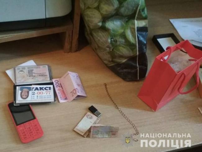 В Тернополі на вокзалі поліцейські грабували та шантажували пасажирів