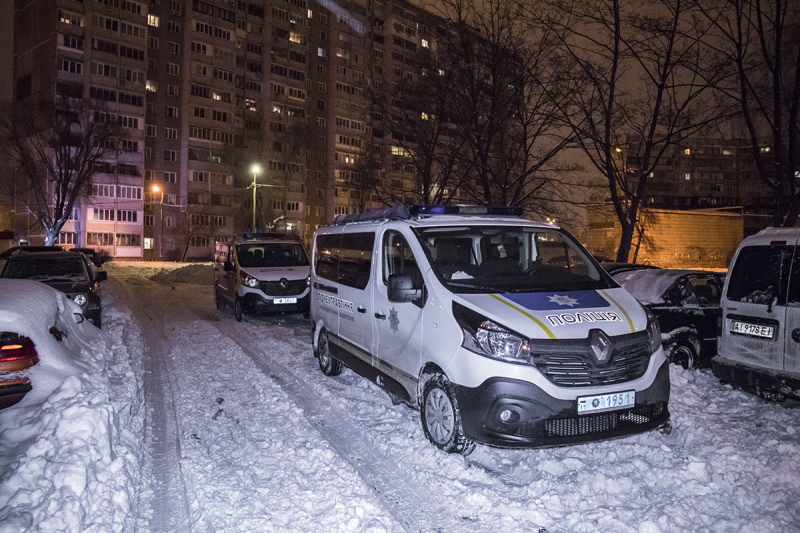 Убил и выпрыгнул в окно: в Киеве мужчина попытался покончить жизнь самоубийством