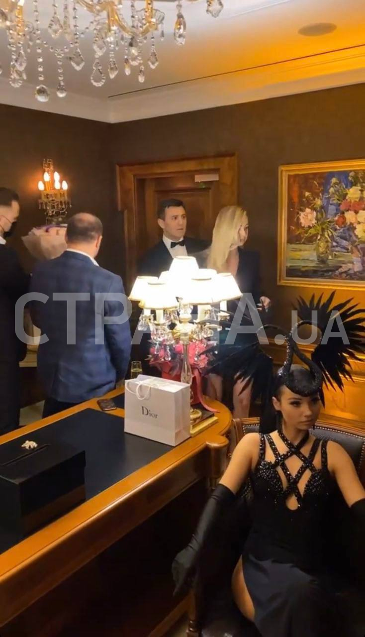 Нардеп Тищенко устроил шикарный праздник для жены в разгар карантина (видео)