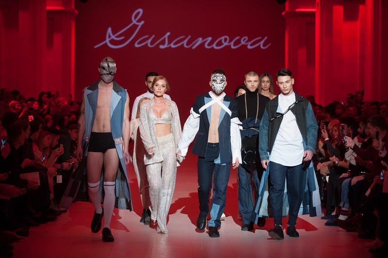 Слава з &quot;НеАнгелів&quot; вийшла на подіум під час показу українського бренду (фото)