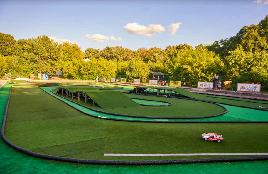 Всі літні розваги в одному місці: де відпочити на ВДНГ