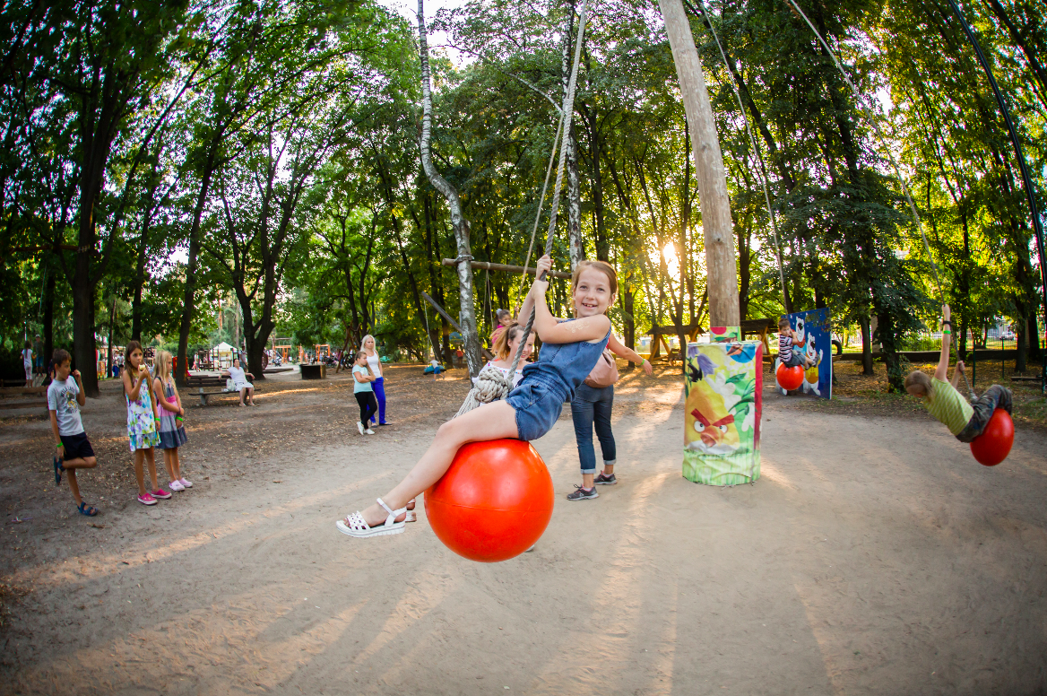 Всі літні розваги в одному місці: де відпочити на ВДНГ