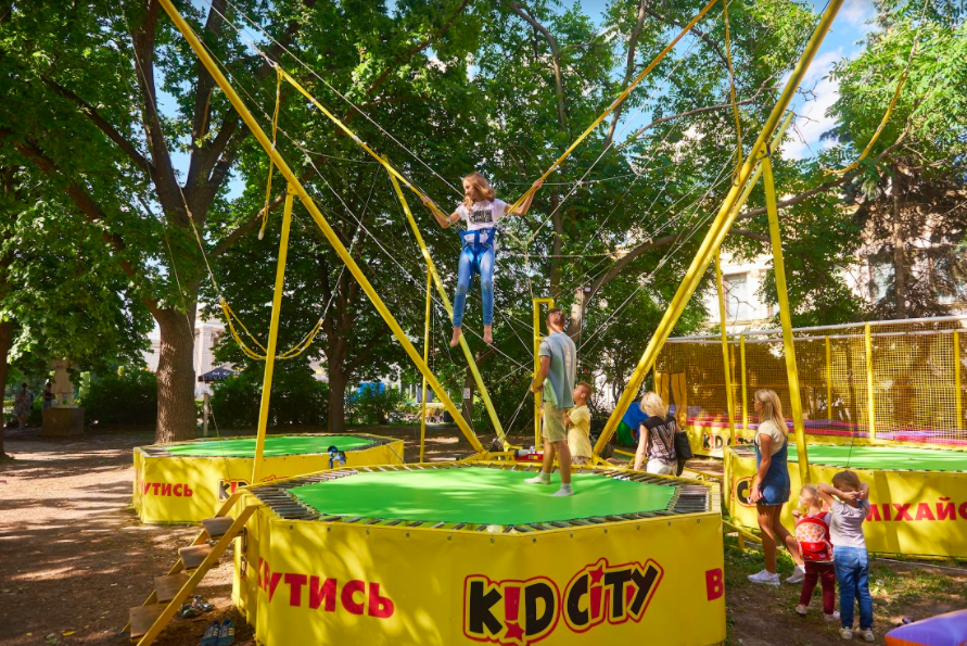 Всі літні розваги в одному місці: де відпочити на ВДНГ