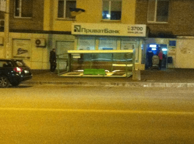 Остановка в Киеве рухнула