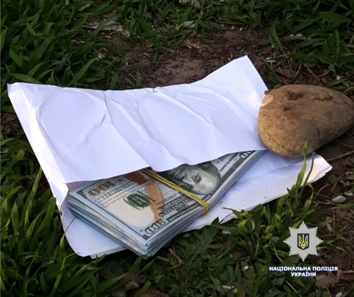 У Львові банда з шести здирників вимагала у чоловіка десятки тисяч доларів (фото)