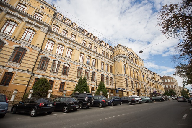 Вулиця Бульварно-Кудрявська, 24 – Перше комерційне училище