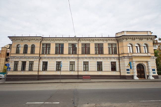 Вулиця Бульварно-Кудрявська, 18/2 – Колишня жіноча торгова школа