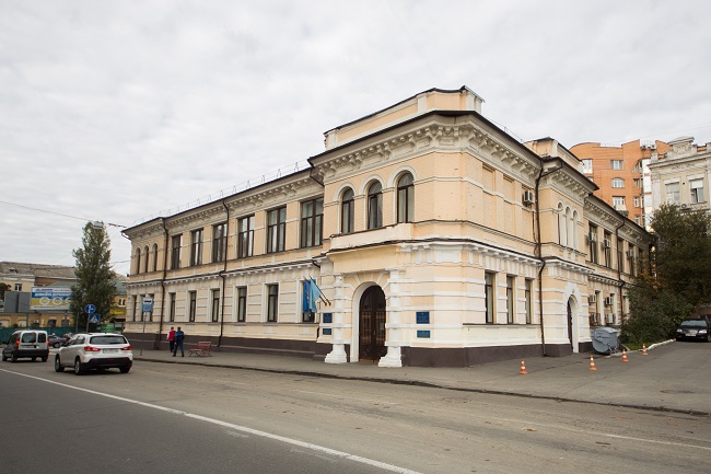 Будівля колишньої Жіночої торгівельної школи на Бульварно-Кудрявській вулиці