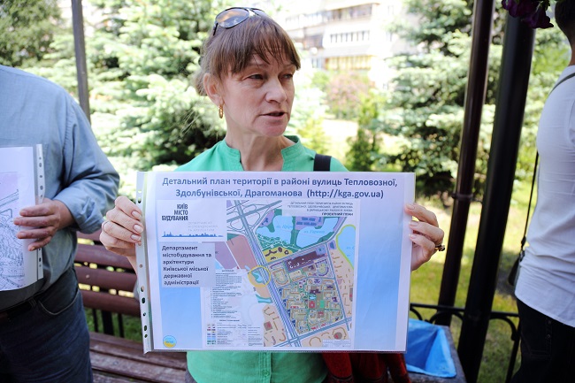 В новых микрорайонах на Позняках остается все меньше зеленых зон