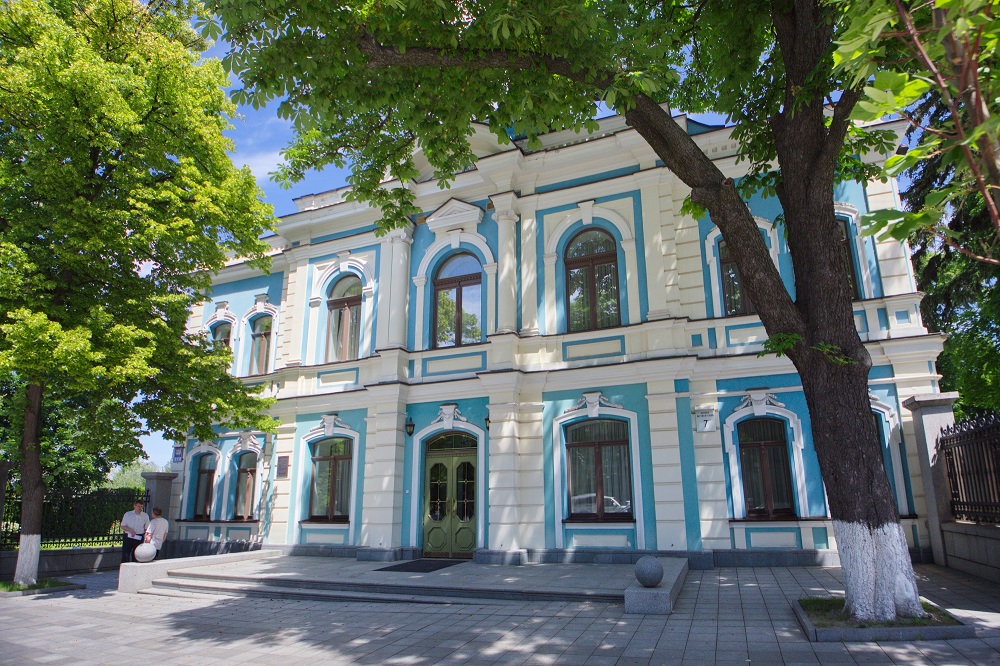 Улица Институтская, 7 – Клуб Кабинета министров Украины