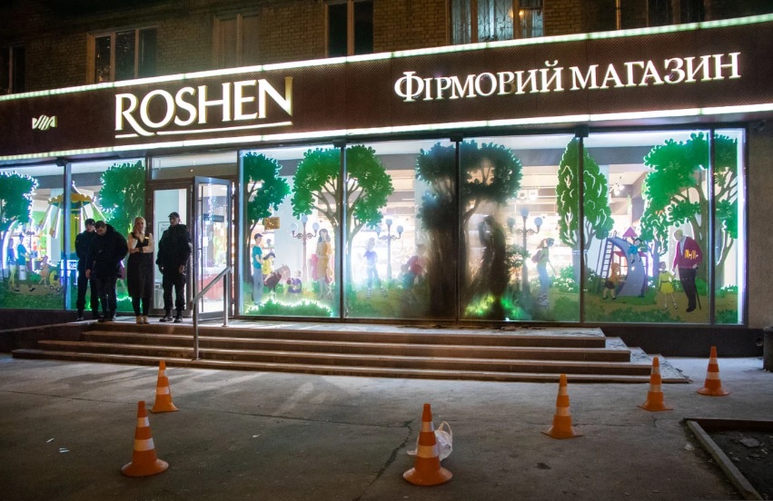 У Києві підпалили ще один магазин Roshen: мережа обговорює 
