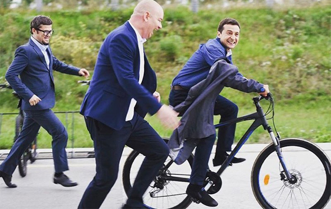 Зеленський передумав їздити на роботу на велосипеді: не та ситуація