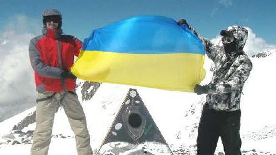 День прапора: промова Зеленського, стяг-рекордсмен і на яких вершинах світу майорить прапор України