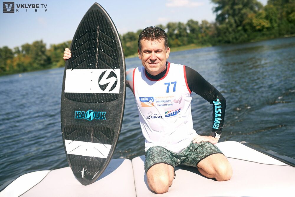 Спорт успешных людей: как прошел чемпионат по вейксерфингу в Киеве (фото)