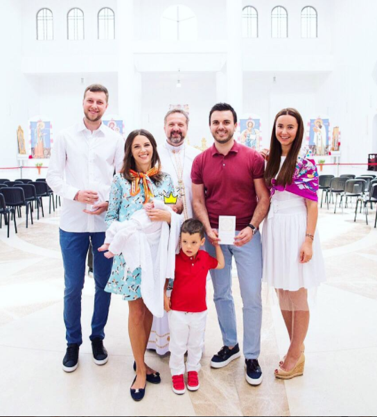 Экс-участница "Холостяка" крестила сына Григория Решетника