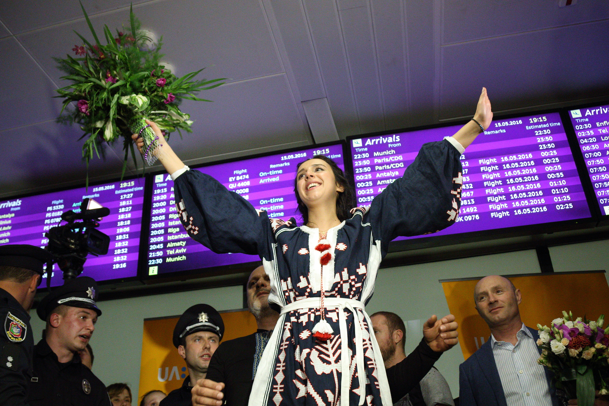 Возвращение Джамалы: как победительницу Евровидения встречали в Киеве Евровидение Джамала Киев фото
