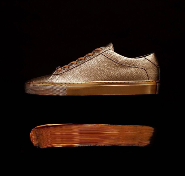 Фанати можуть виграти золоті кросівки, які були створені на честь Джейме Ланністера