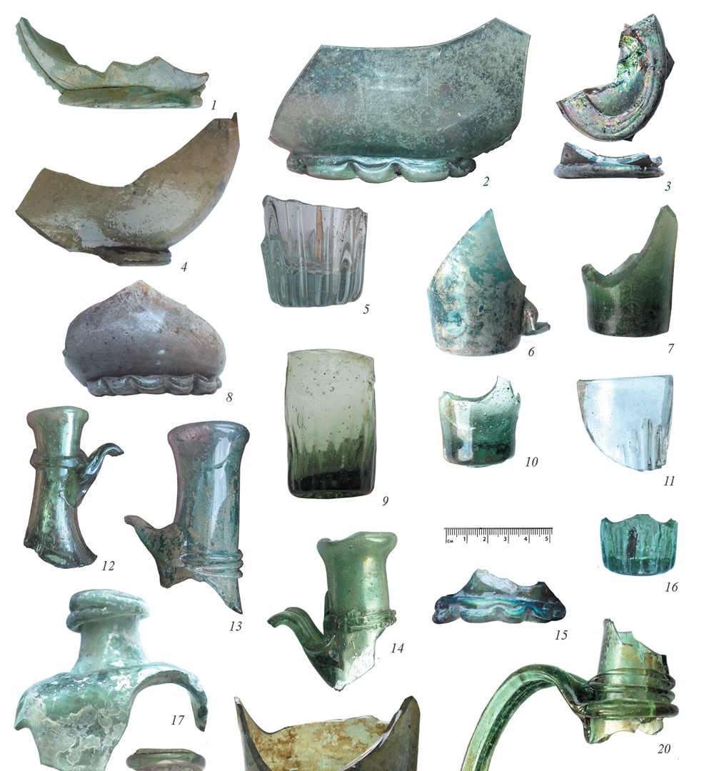 Археологи показали знайдені в київському Гостинному дворі скарби